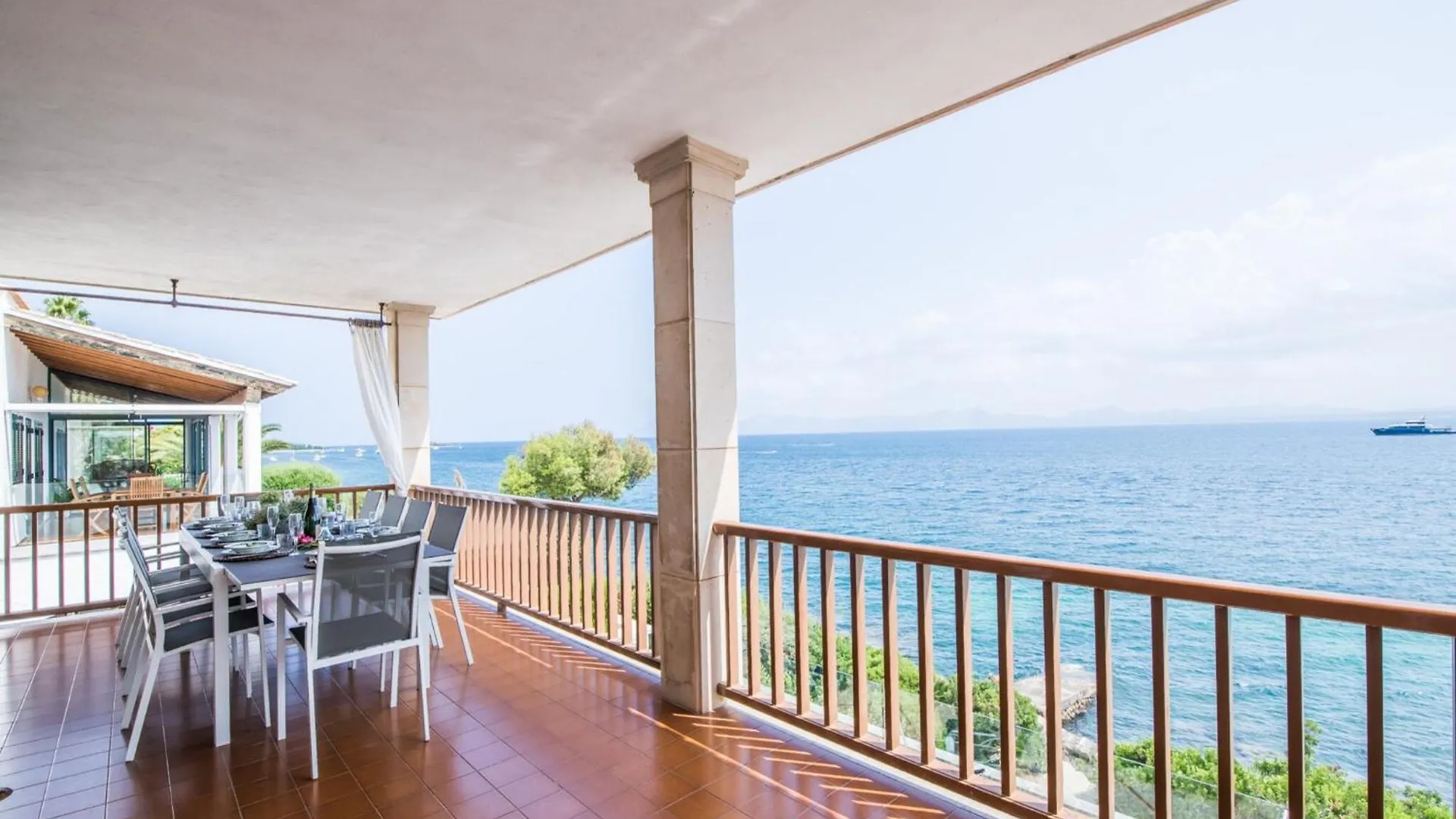 Semesterbostad Seafront Villa In Alcudia Spanien