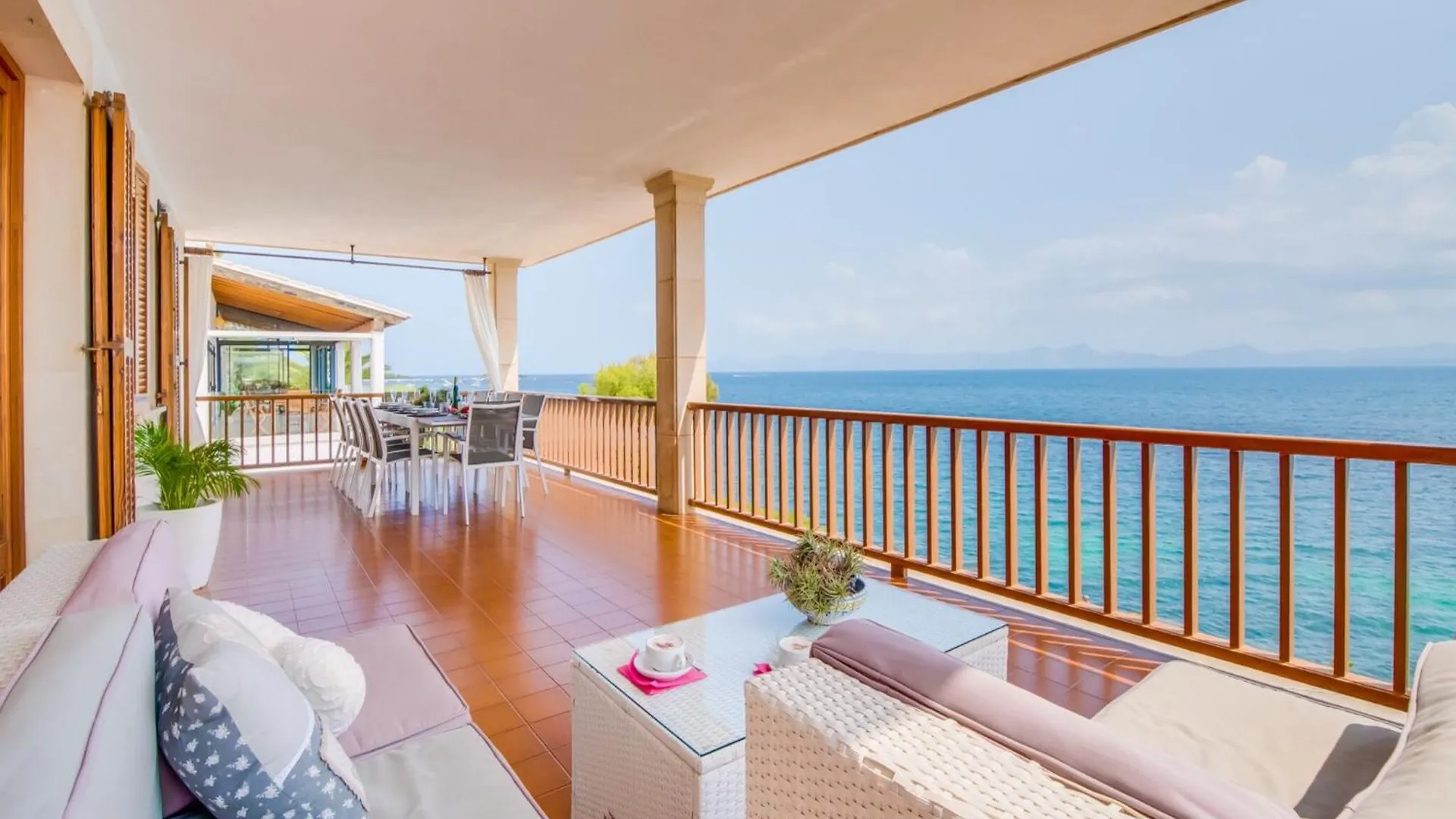Seafront Villa In Alcudia Semesterbostad